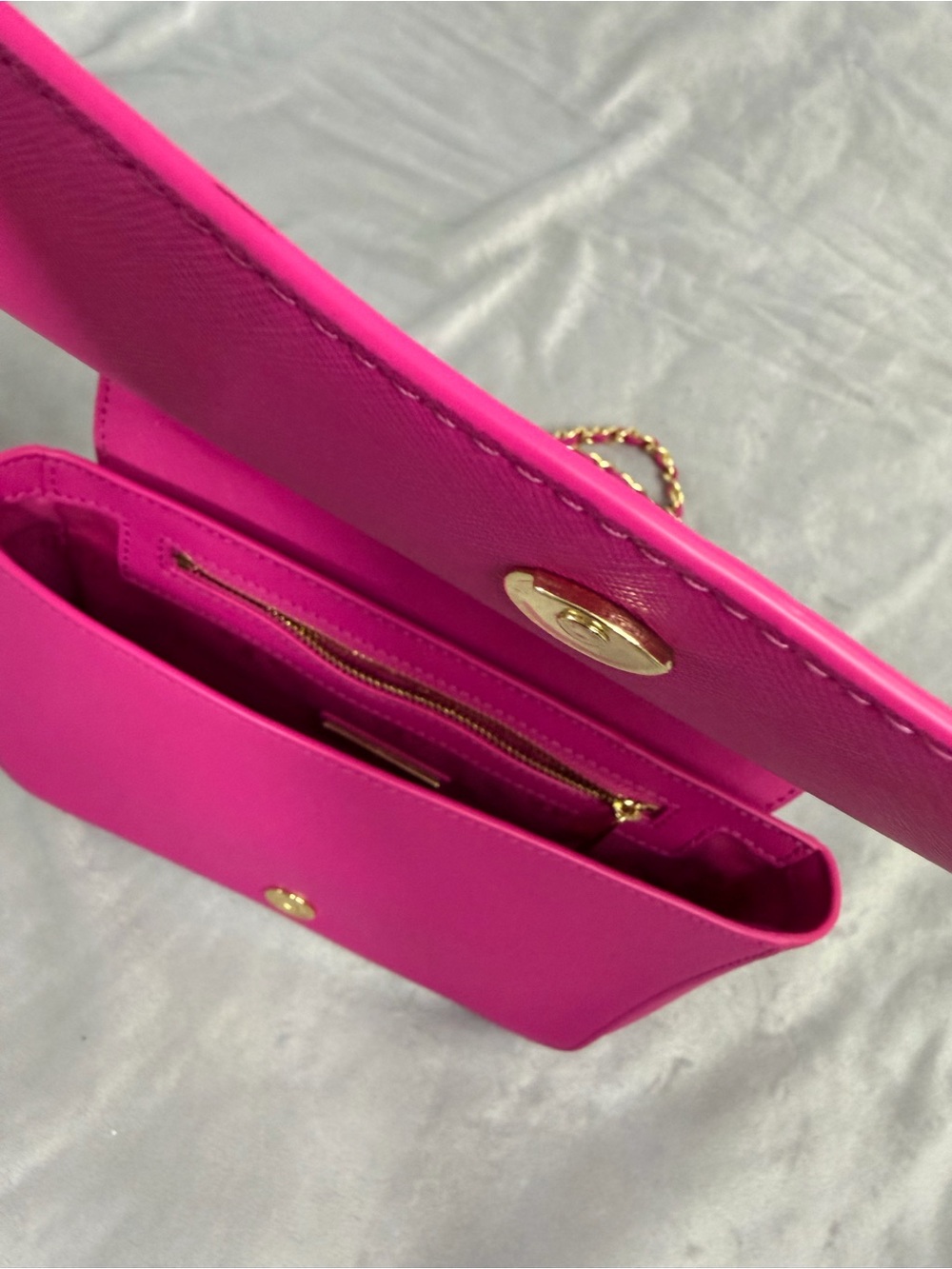 Tory Burch Hot Pink Crossbody Bag with Gold Chain - Picture 6 of 9